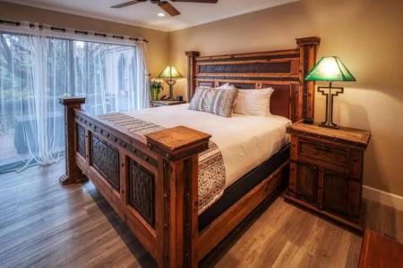 Lantern Light Inn - Romantic Getaway - 0
