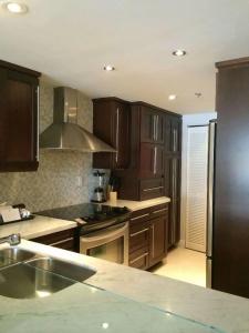 DoubleTree by Hilton Grand Biscayne Bay - 40