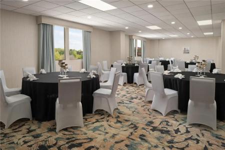 DoubleTree by Hilton Virginia Beach - 34