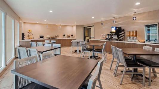 Best Western Plus Las Vegas West - 23