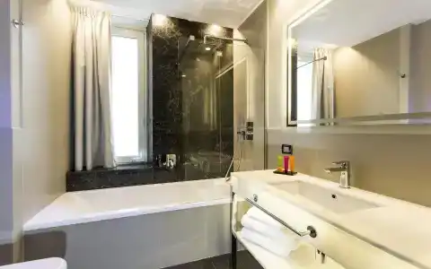 The Glam - 15