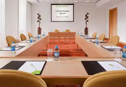Courtyard by Marriott Budapest City Center - 14