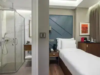 Azzap Galata - 28
