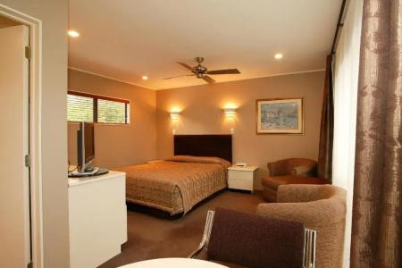 Cornwall Park Motor Inn - 2