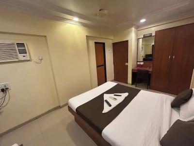 Lucky Goregaon - 27