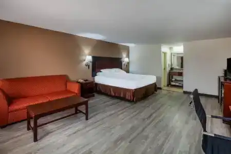Days Inn & Suites by Wyndham - 37