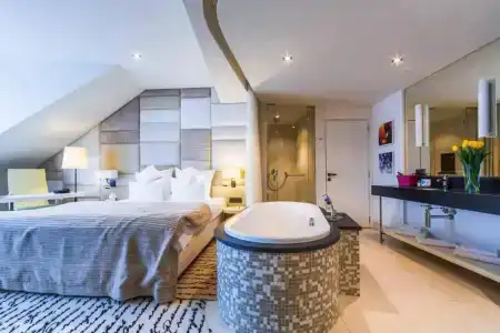 Grand Boutique - 100