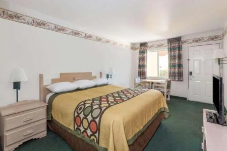 Super 8 by Wyndham - 14