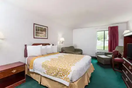 Days Inn by Wyndham Battlefield Rd/Hwy 65 - 23