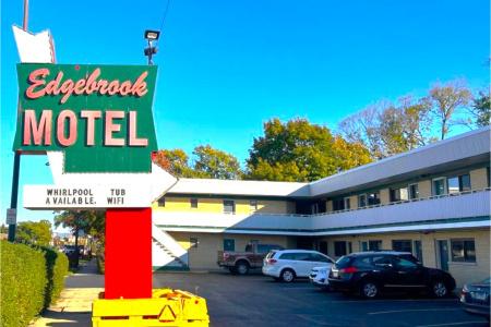 Edgebrook Motel - 11