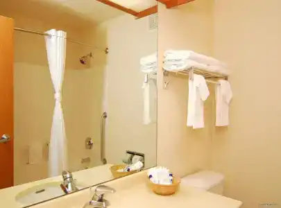 Best Western PLUS Vancouver Mall - 9