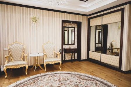 Royal Residence - 180