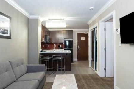 Sandman & Suites South - 75