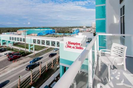 Hampton Inn & Suites Beach-Beachfront - 19