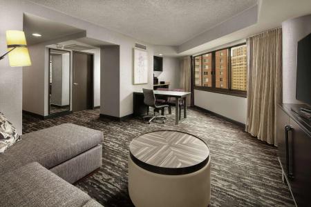 Embassy Suites by Hilton Crystal City National Airport - 2