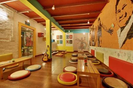 Bedweiser Backpackers - 18