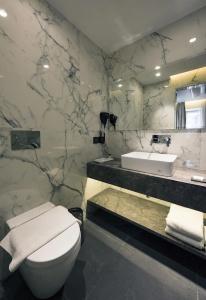 Connaught Royale Delhi - 100