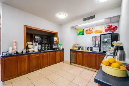 Quality Inn-Central Park Area - 11