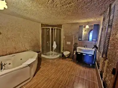 Falcon Cave Suites - 52