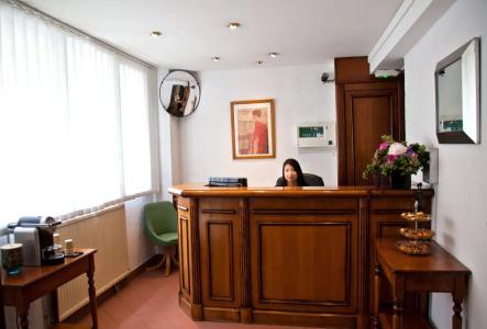 Hôtel Du Mont Dore Batignolles - 17