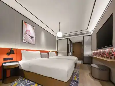 Hilton Garden Inn West Lake - 23