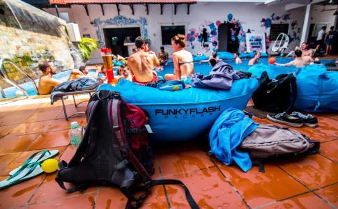 Funky Flashpacker - 11