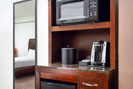 Hilton Garden Inn Airport - 50