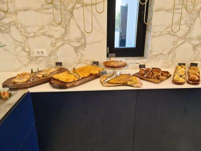 Cresanto Luxury Suites - 7