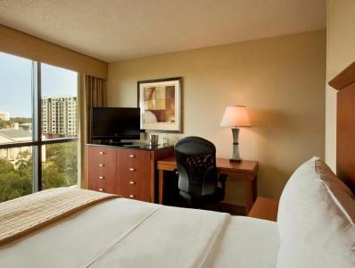 DoubleTree by Hilton - 36