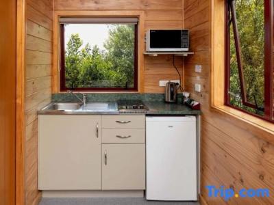 Nelson City Top 10 Holiday Park - 72
