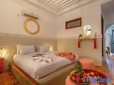 Riad Diana - 25