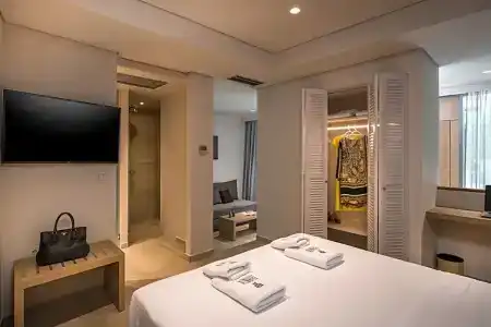 Trianon Luxury  & Suites - 101