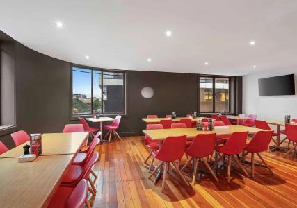 ibis World Square - 16