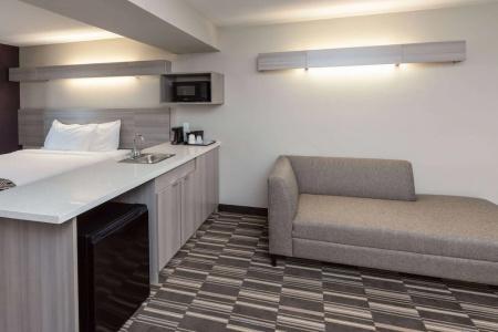 Microtel Inn and Suites by Wyndham / Shreveport - 48