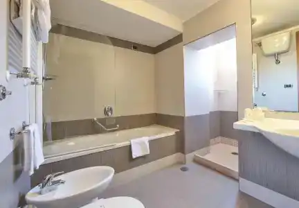 Suites & Residence - 42