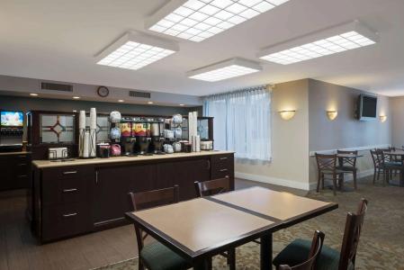 Ramada by Wyndham Boston - 13