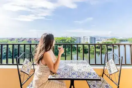 Usabai Riverside Boutique - 138