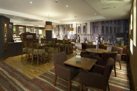 Premier Inn Waterloo - 11