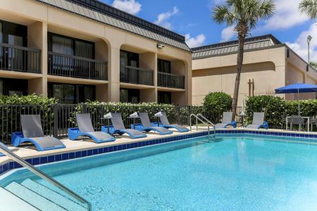 Hampton Inn - 20