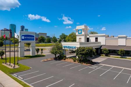 Wyndham Riverfront - 34