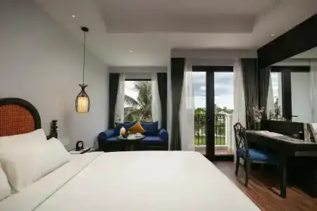 Shining Riverside & Spa - 54