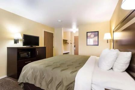 Quality Inn Airport - 54