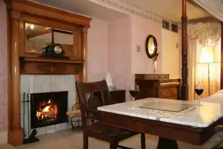 Martine Inn - 87