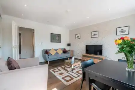 Manson Place - 202