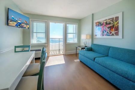 Commander & Suites - 98