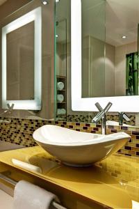 Hilton Frankfurt Airport - 7