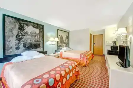 Super 8 by Wyndham San Antonio/Fiesta - 3