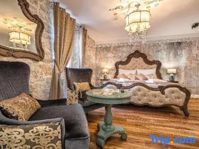 Plaza Marchi Old Town - Mag Quaint & Elegant Boutiques - 55