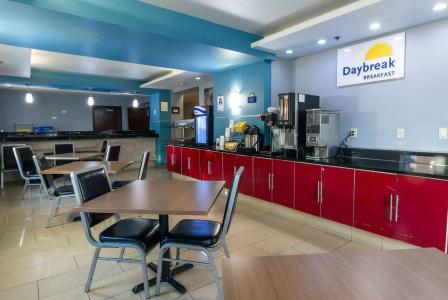 Days Inn & Suites by Wyndham - 12