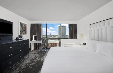 DoubleTree by Hilton - 37